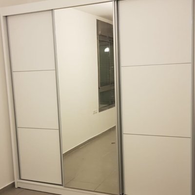 ארון הזזה גל 240 ס״מ עם דלת מראה מתנה